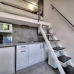 Paulette Mezzanine - 500m From The *