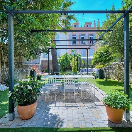 Paulette Mezzanine - 500m From The