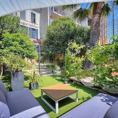 Paulette Mezzanine - 500m From The
