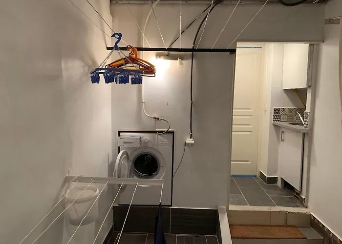 Paulette Mezzanine - 500m From The * קאן