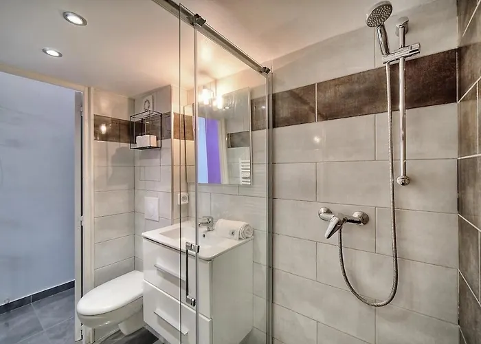 Paulette Mezzanine - 500m From The *