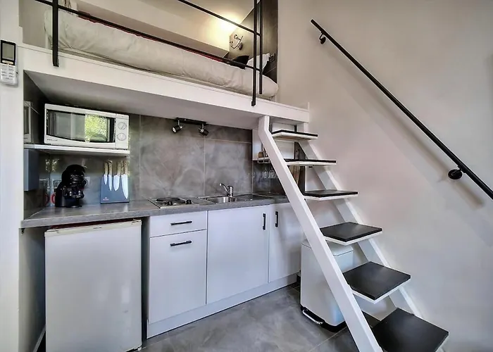 Paulette Mezzanine - 500m From The *